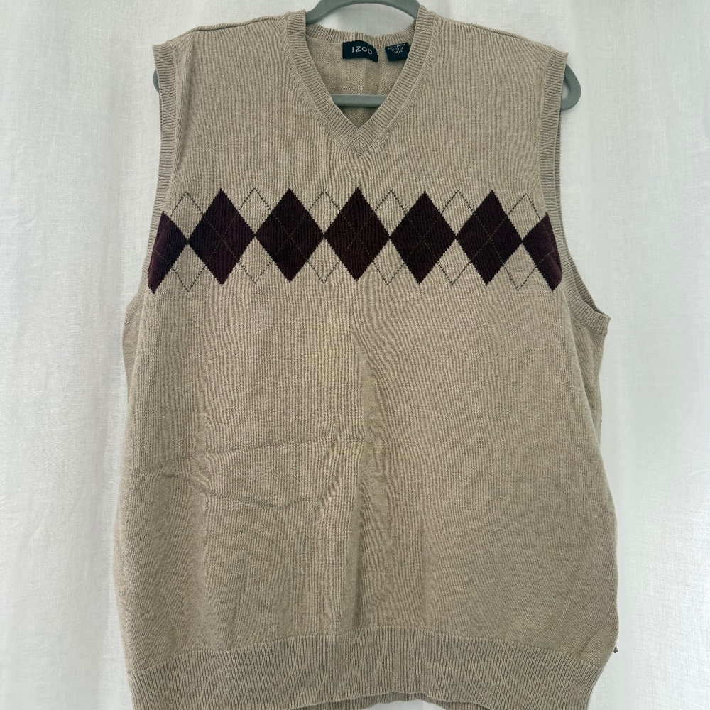 IZOD Vintage Argyle Sweater Vest | Tan / Burgundy | Size L